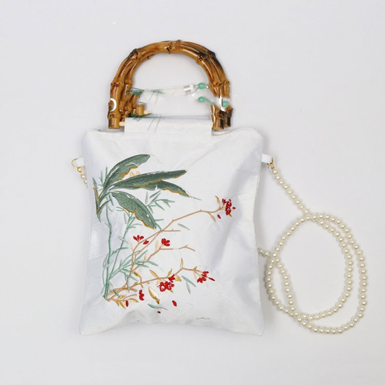 ວິທີການເບິ່ງແຍງ handbags satin ຂອງ Satin ເພື່ອຂະຫຍາຍຊີວິດຂອງເຂົາເຈົ້າ